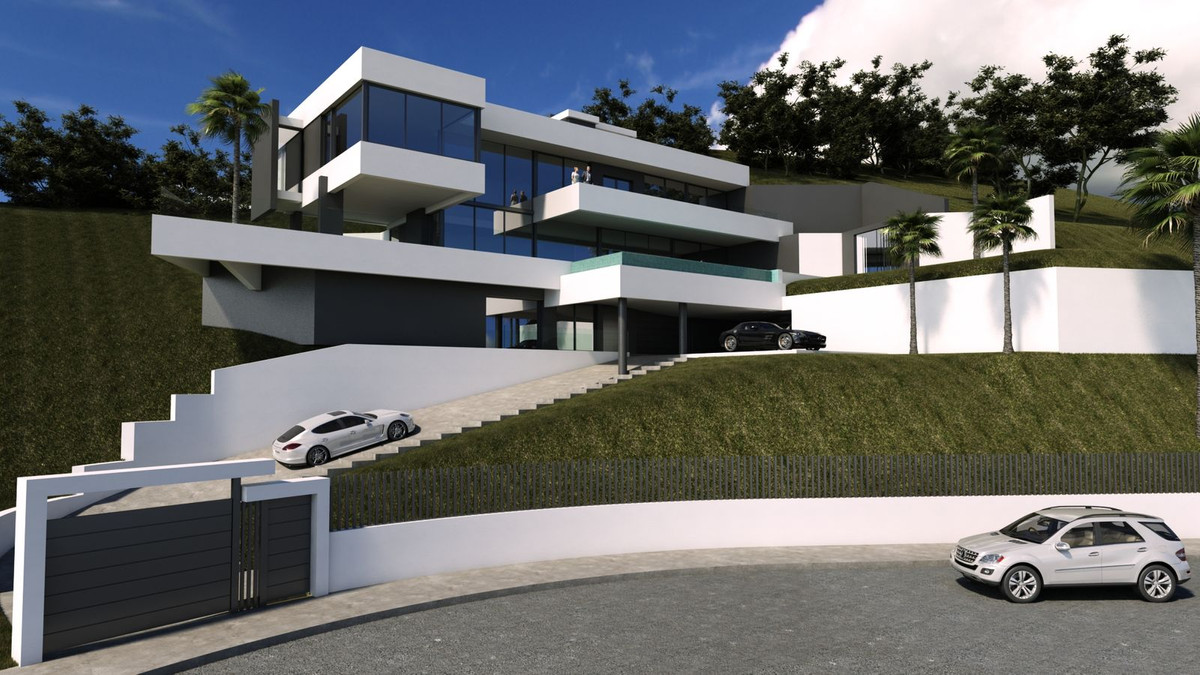 House in Marbella Del Este - view 1