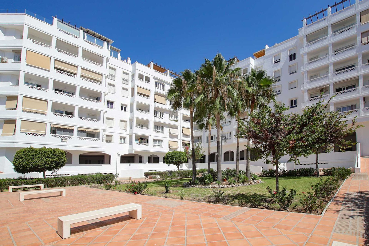 House in Marbella Del Este - view 1