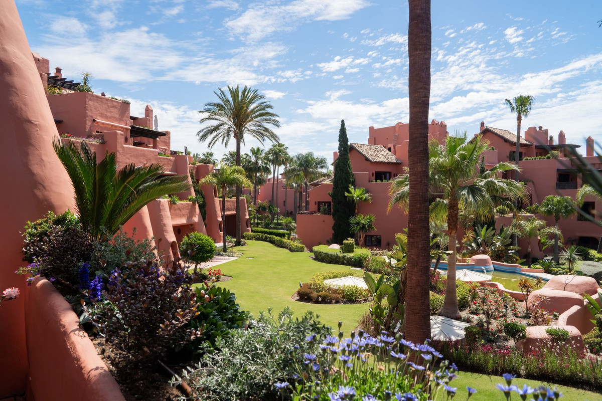 House in Estepona - view 1