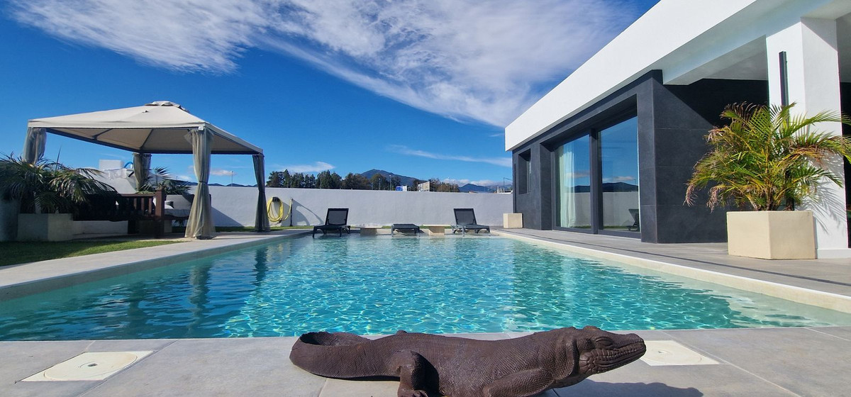 House in San Pedro de Alcantara - view 1