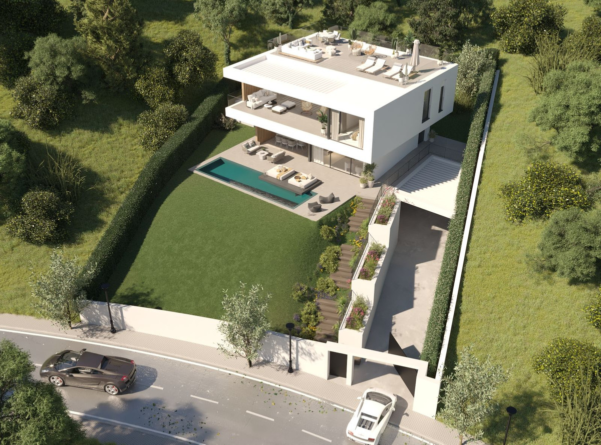 House in Estepona - view 1