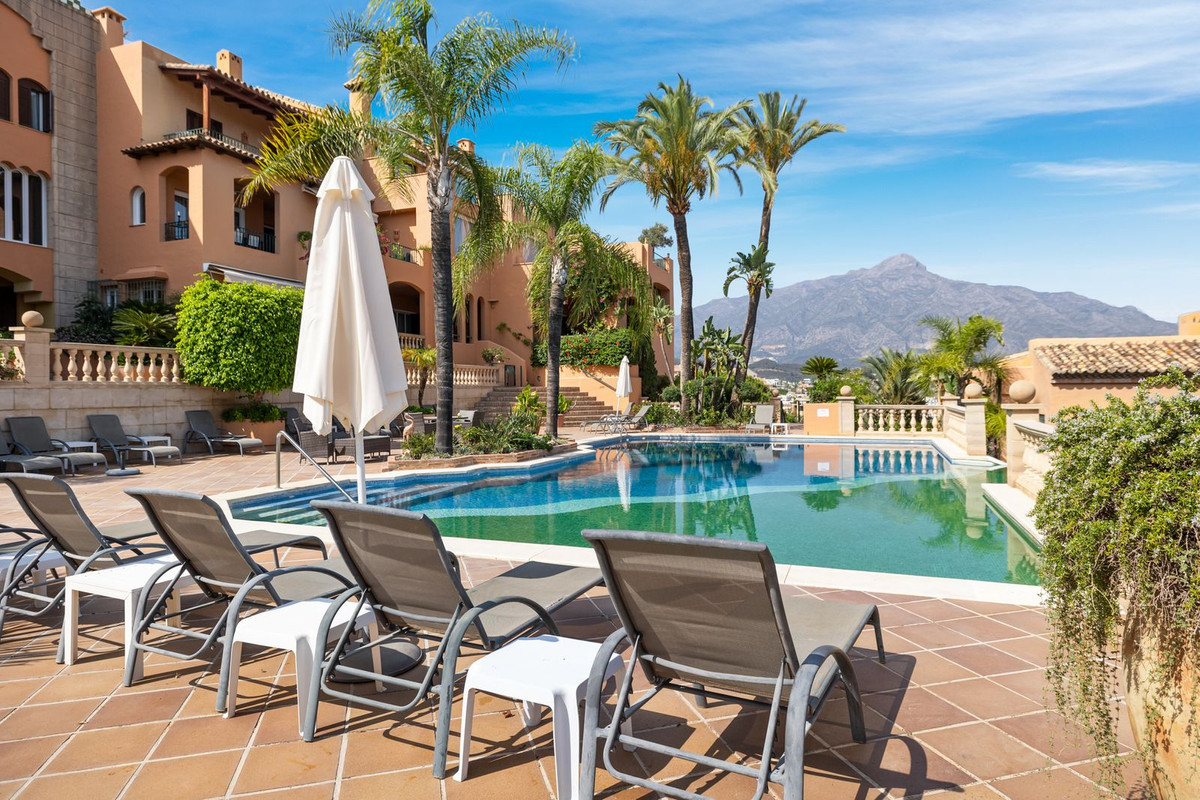 House in Marbella Del Este - view 1
