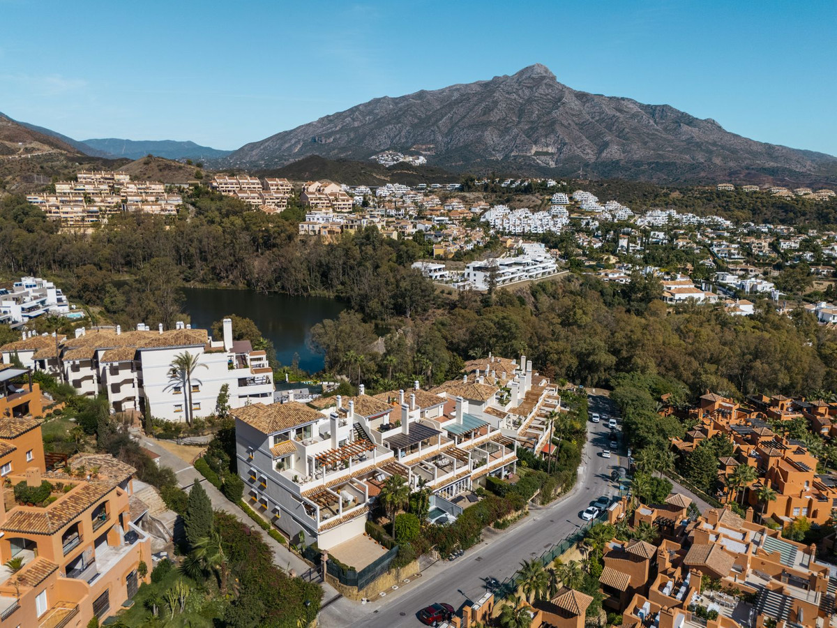 House in Marbella Del Este - view 1