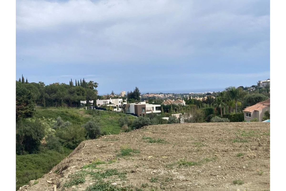 House in Marbella Del Este - view 1