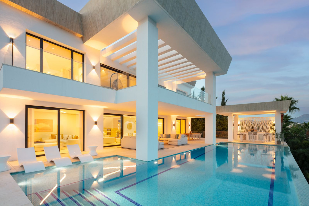 House in Estepona - view 1