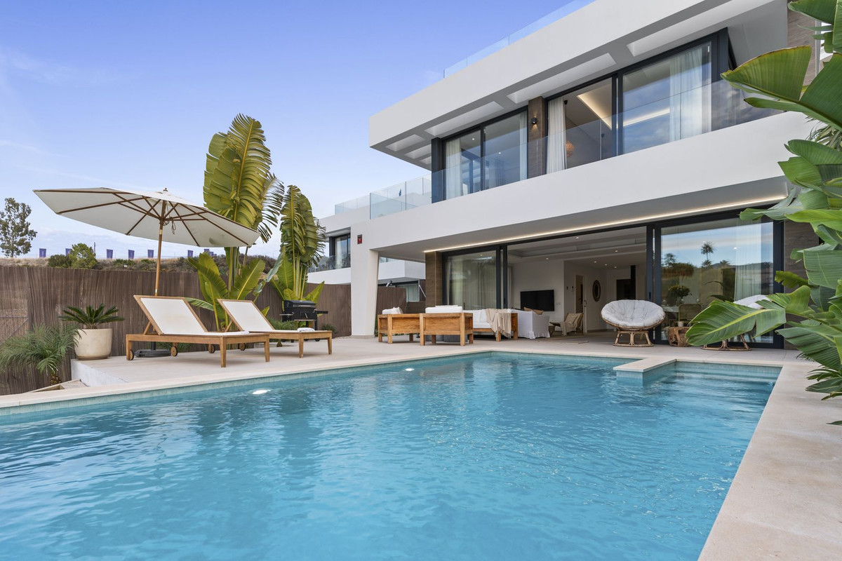 House in Estepona - view 1