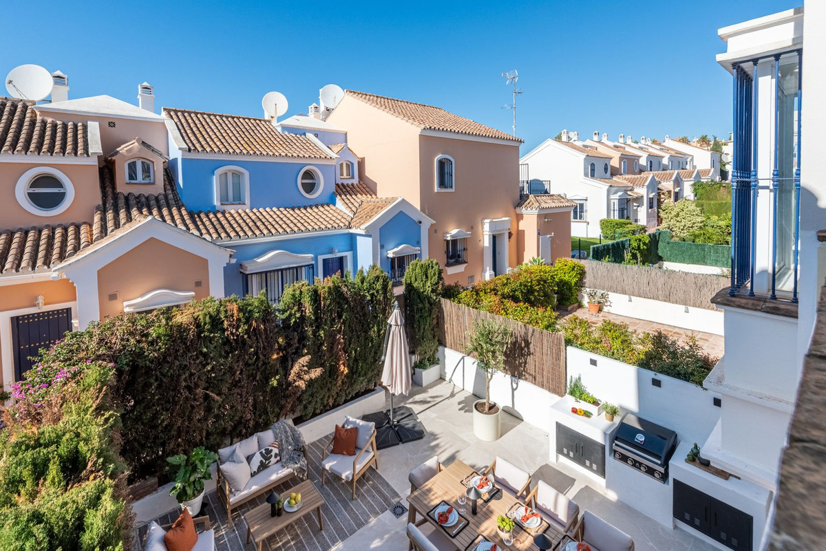 House in Marbella Del Este - view 1