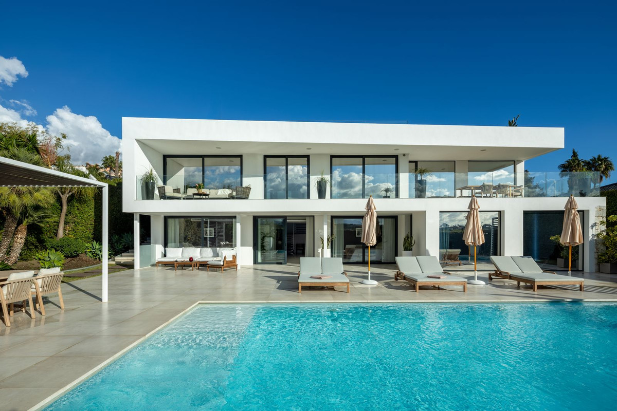 House in Marbella Del Este - view 1