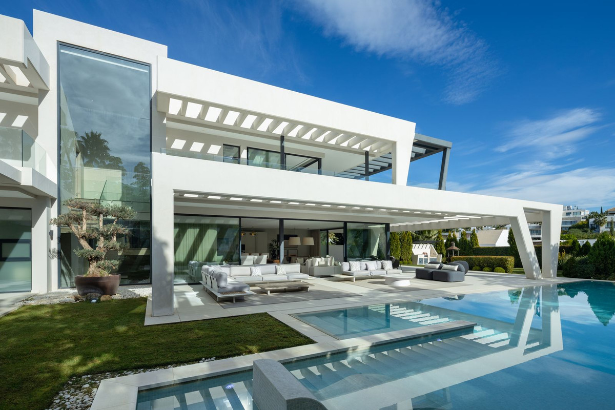 House in Marbella Del Este - view 1