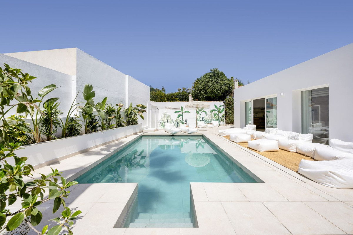 House in Marbella Del Este - view 1