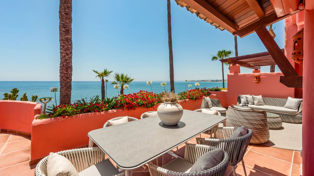 House in Estepona - view 1