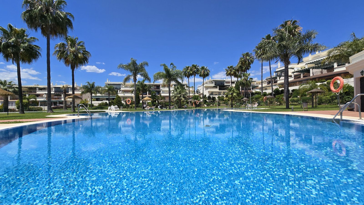 House in Marbella Del Este - view 1