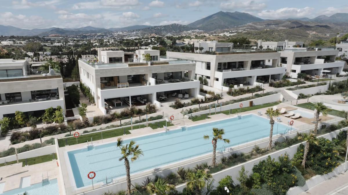 House in Marbella Del Este - view 1