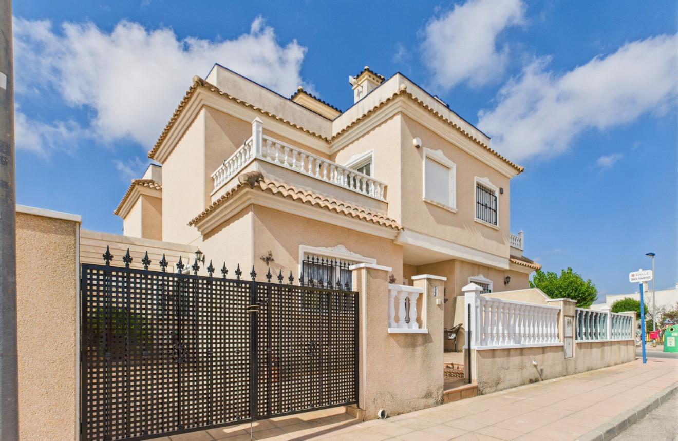 House in Santa Cruz - view 1