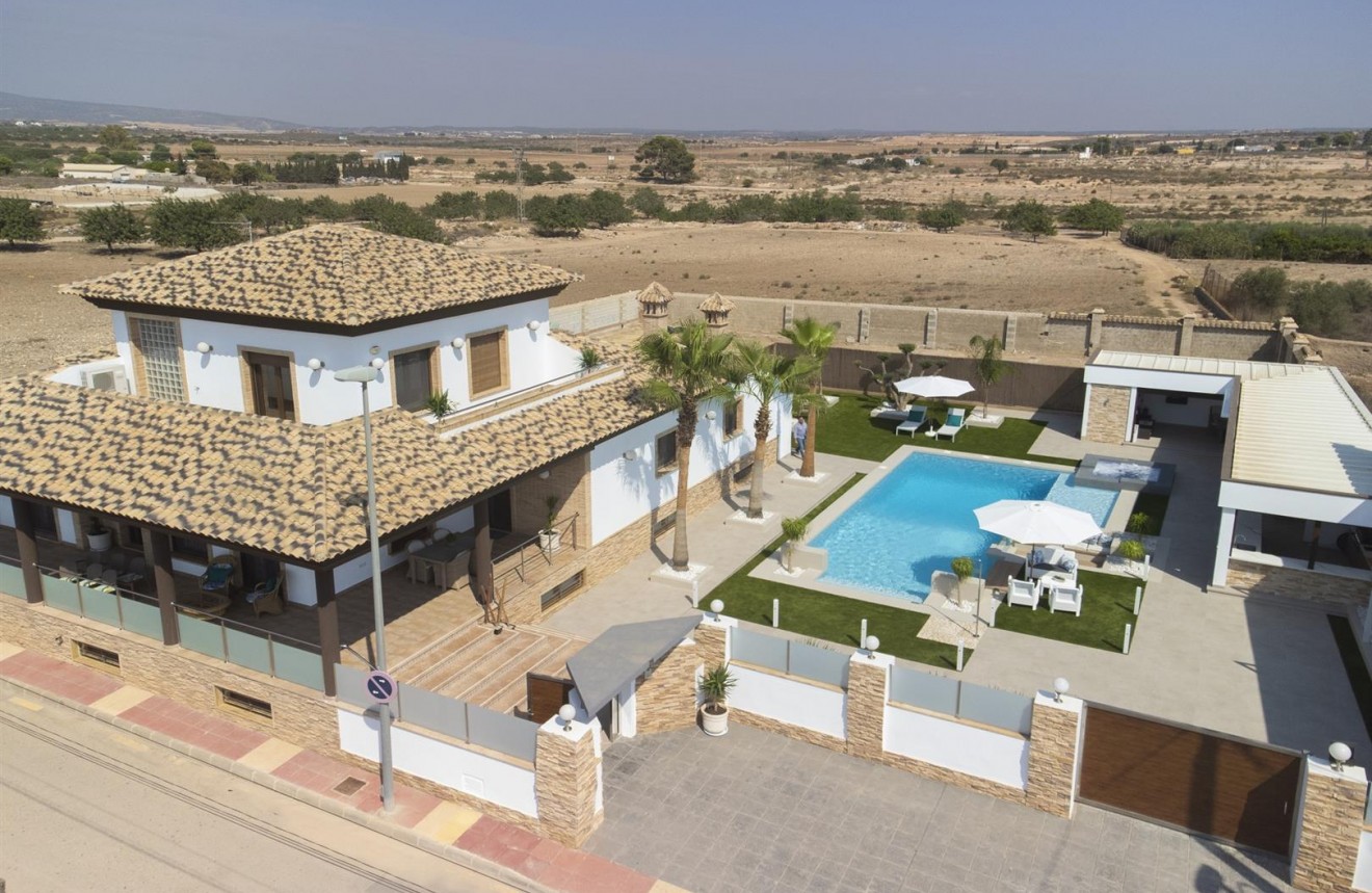 Villa in Santa Cruz - view 1