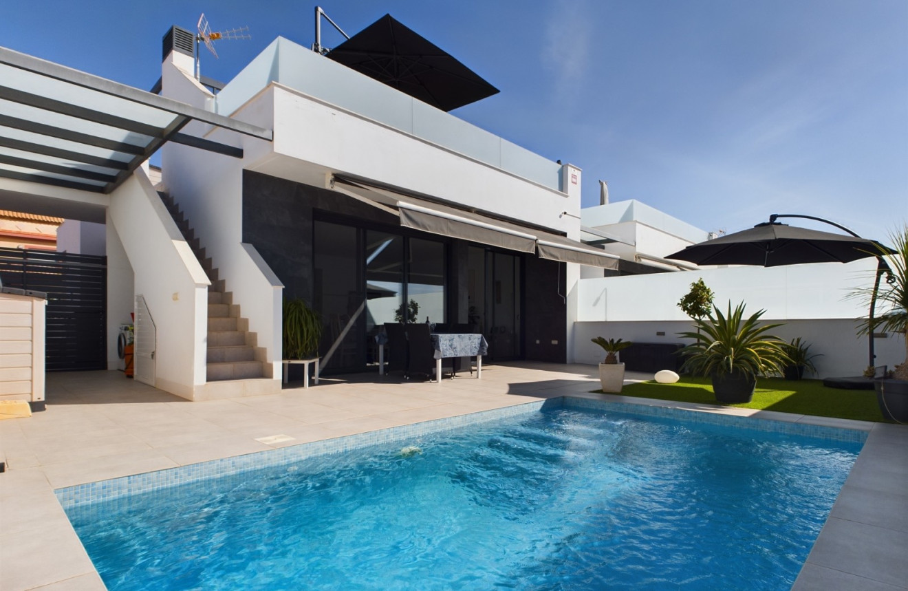 Villa in Santa Cruz - view 1