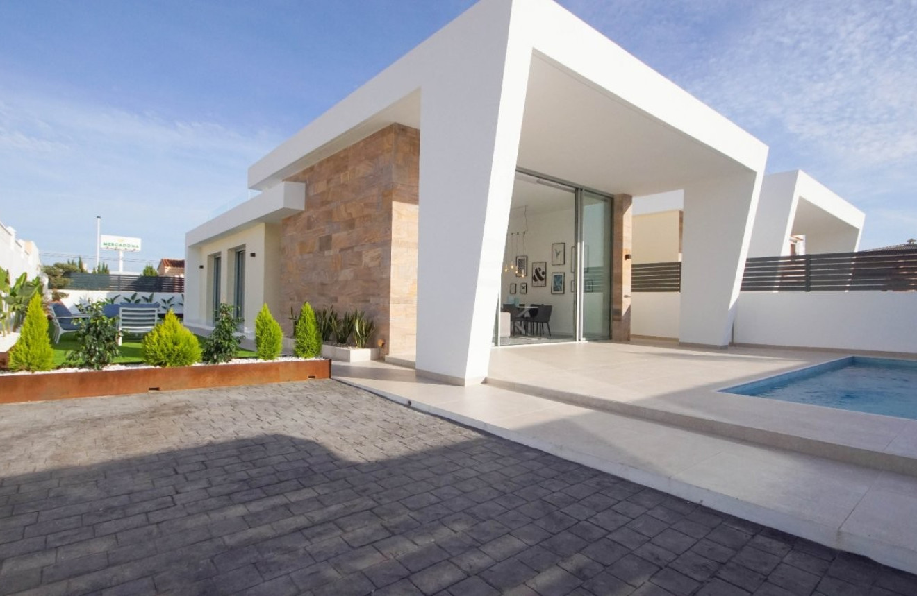 Villa in Alicante - view 1