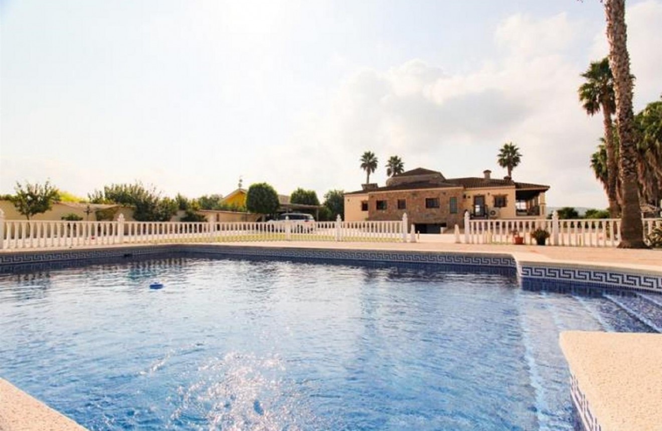 Villa in Alicante - view 1