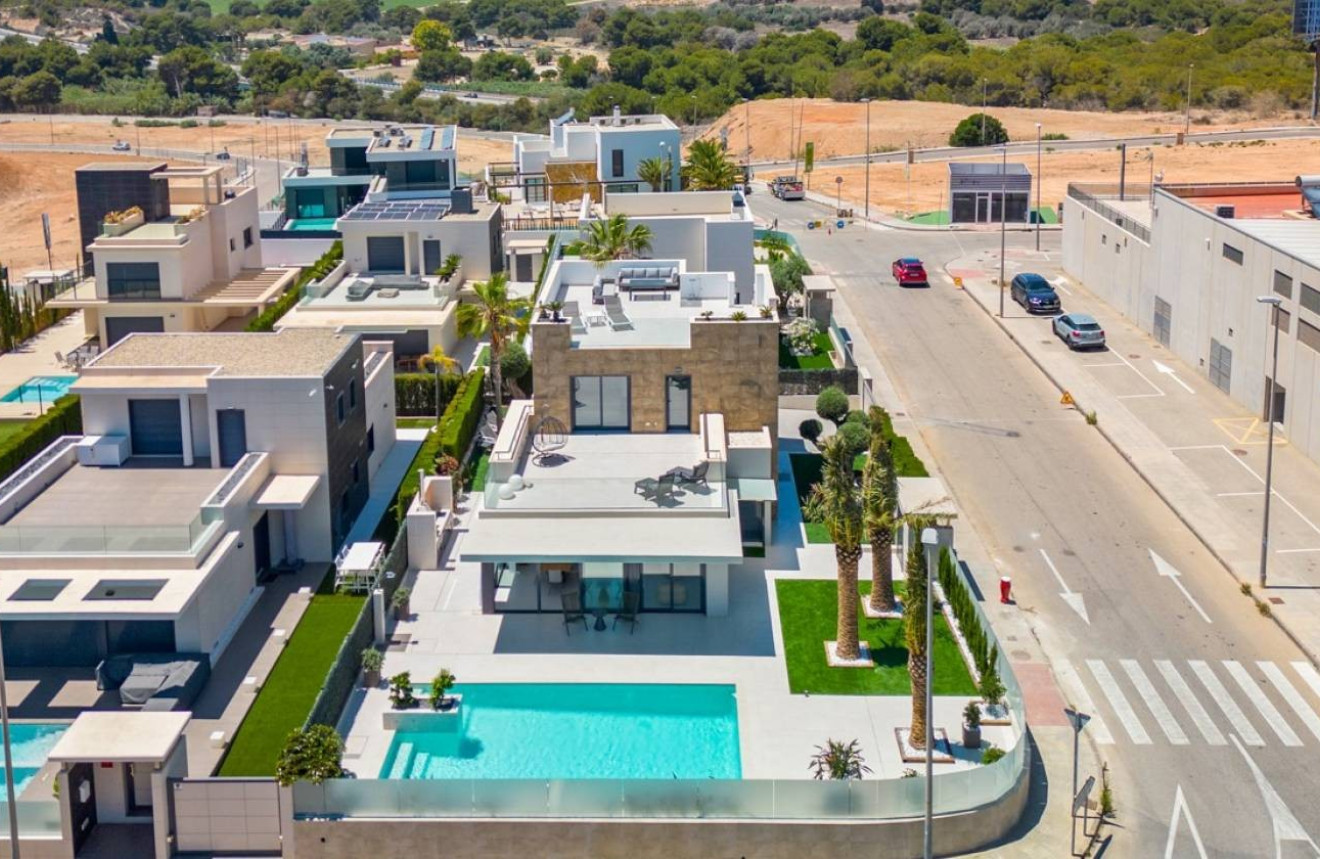 Villa in Dehesa de Campoamor - view 1