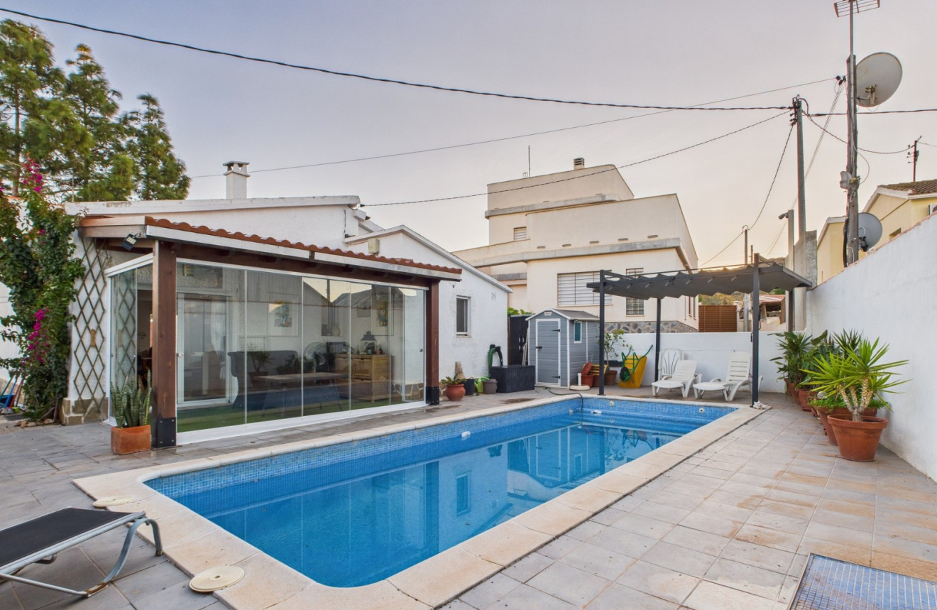 Villa in El Carmoli - view 1