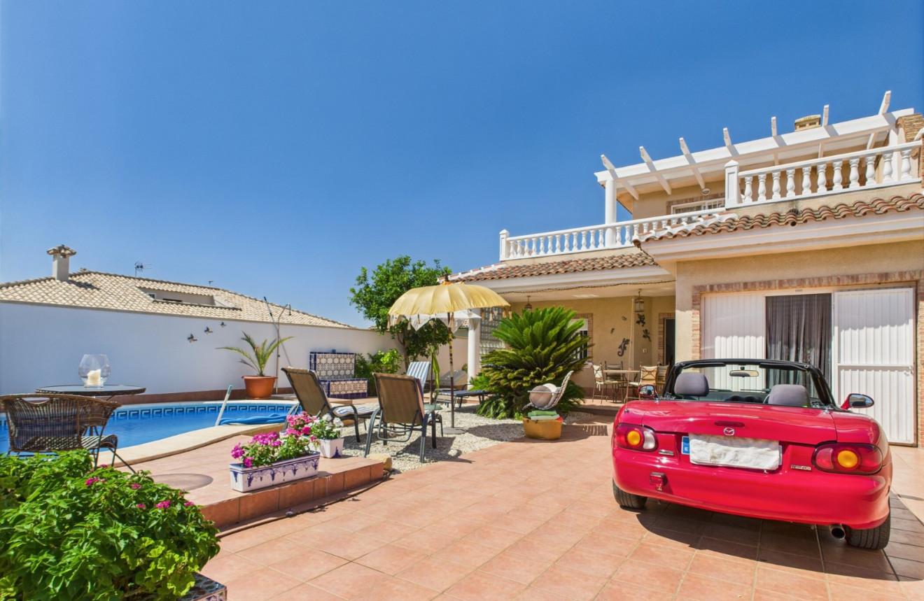 Villa in Santa Cruz - view 1