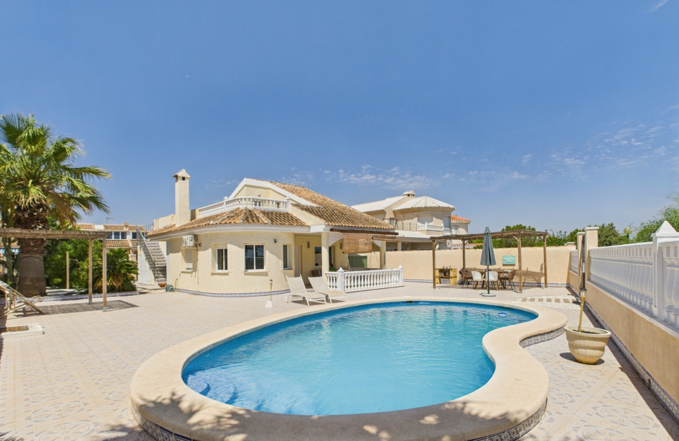 Villa in Los Urrutias - view 1