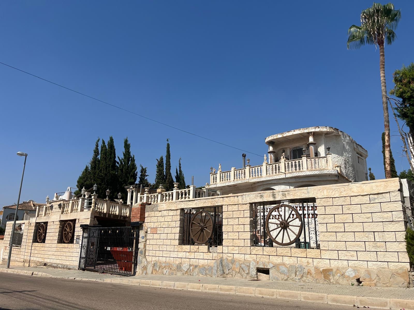 Villa in Alicante - view 1