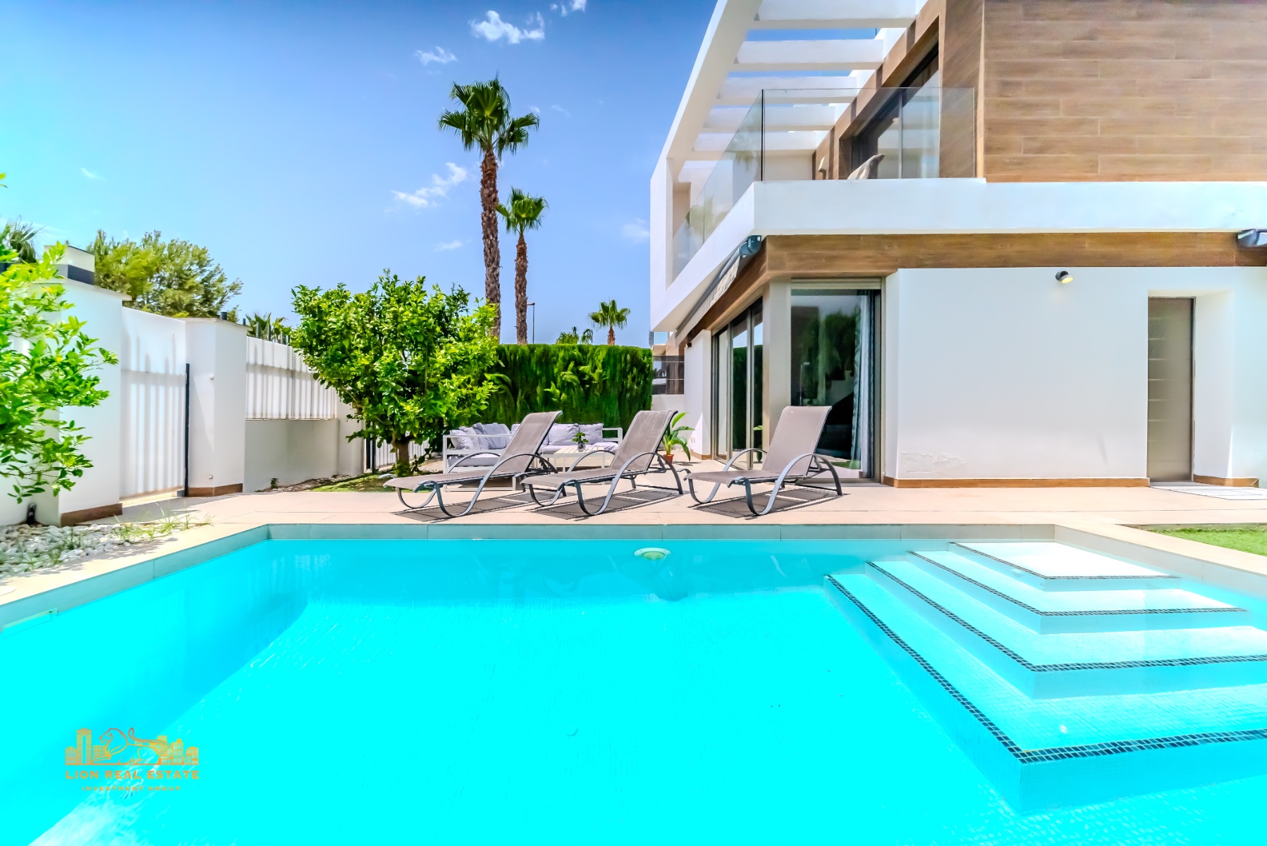 Villa in Villamartin - view 1
