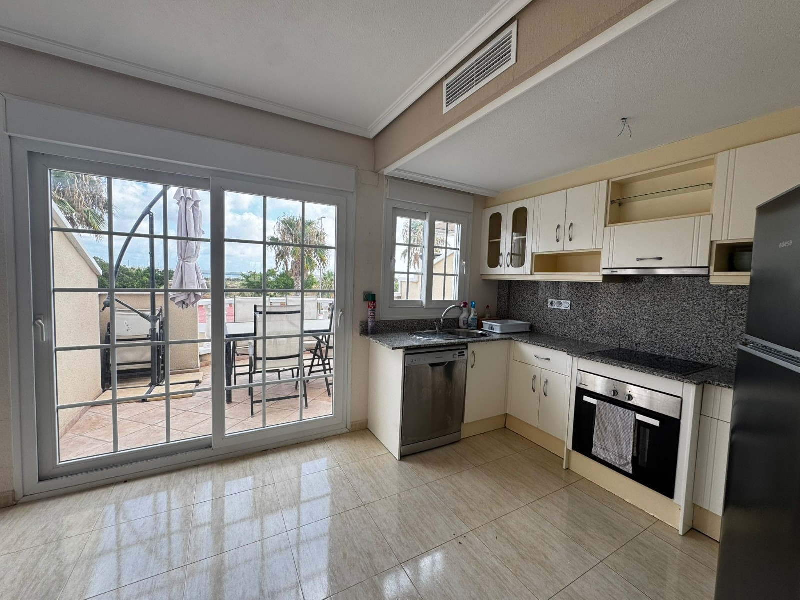 House in Guardamar del Segura - view 1