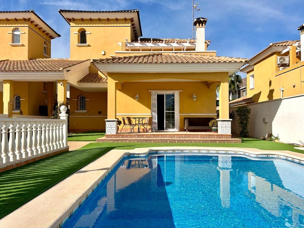 Villa in Alicante - view 1