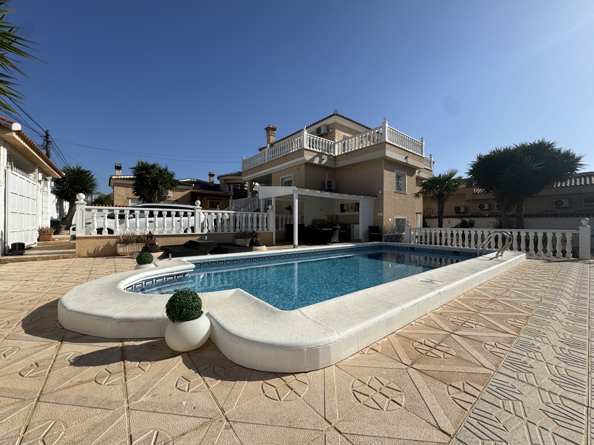 Villa in Ciudad Quesada - view 1