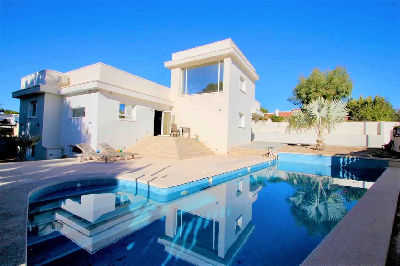 Villa in Alicante - view 1