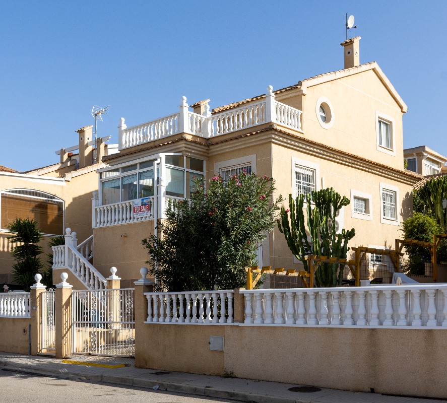 Villa in Urbanizacion los Balcones - view 1