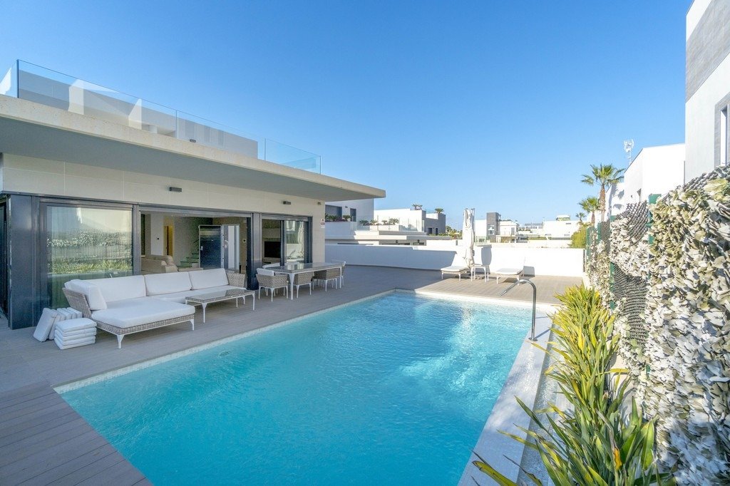 Villa in Urbanizacion los Balcones - view 1