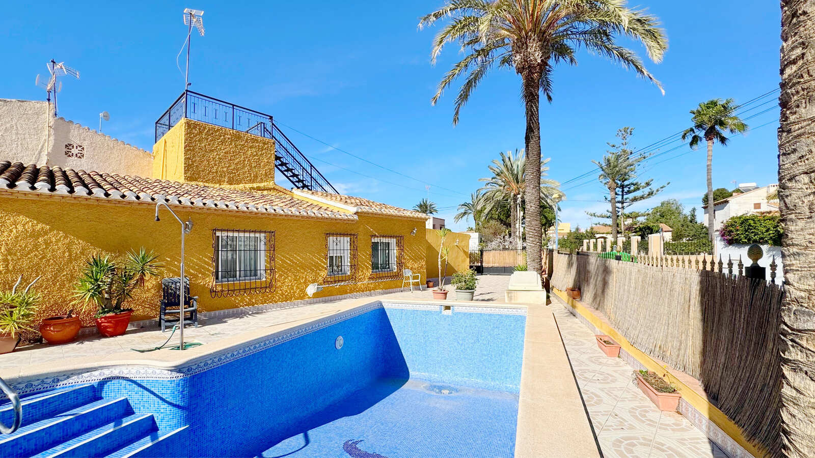 Villa in Urbanizacion los Balcones - view 1