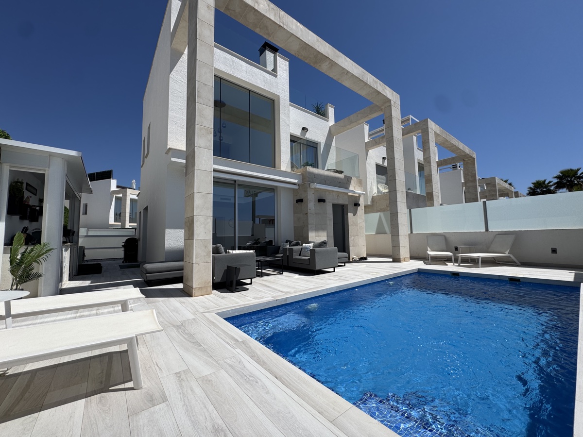 Villa in La Zenia - view 1