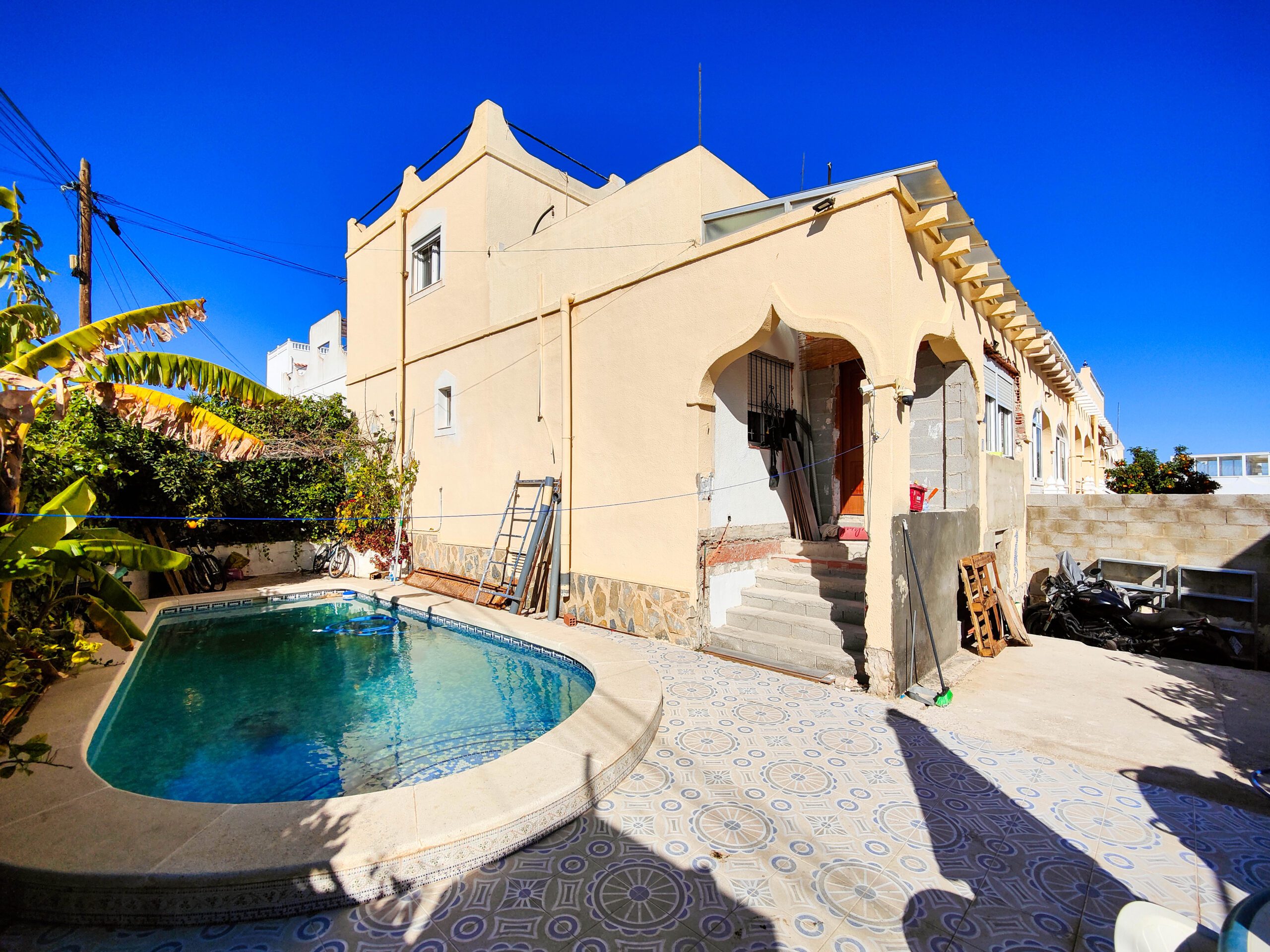 Villa in San Miguel de Salinas - view 1