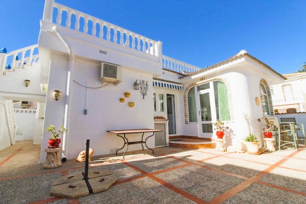 Villa in La Zenia - view 1