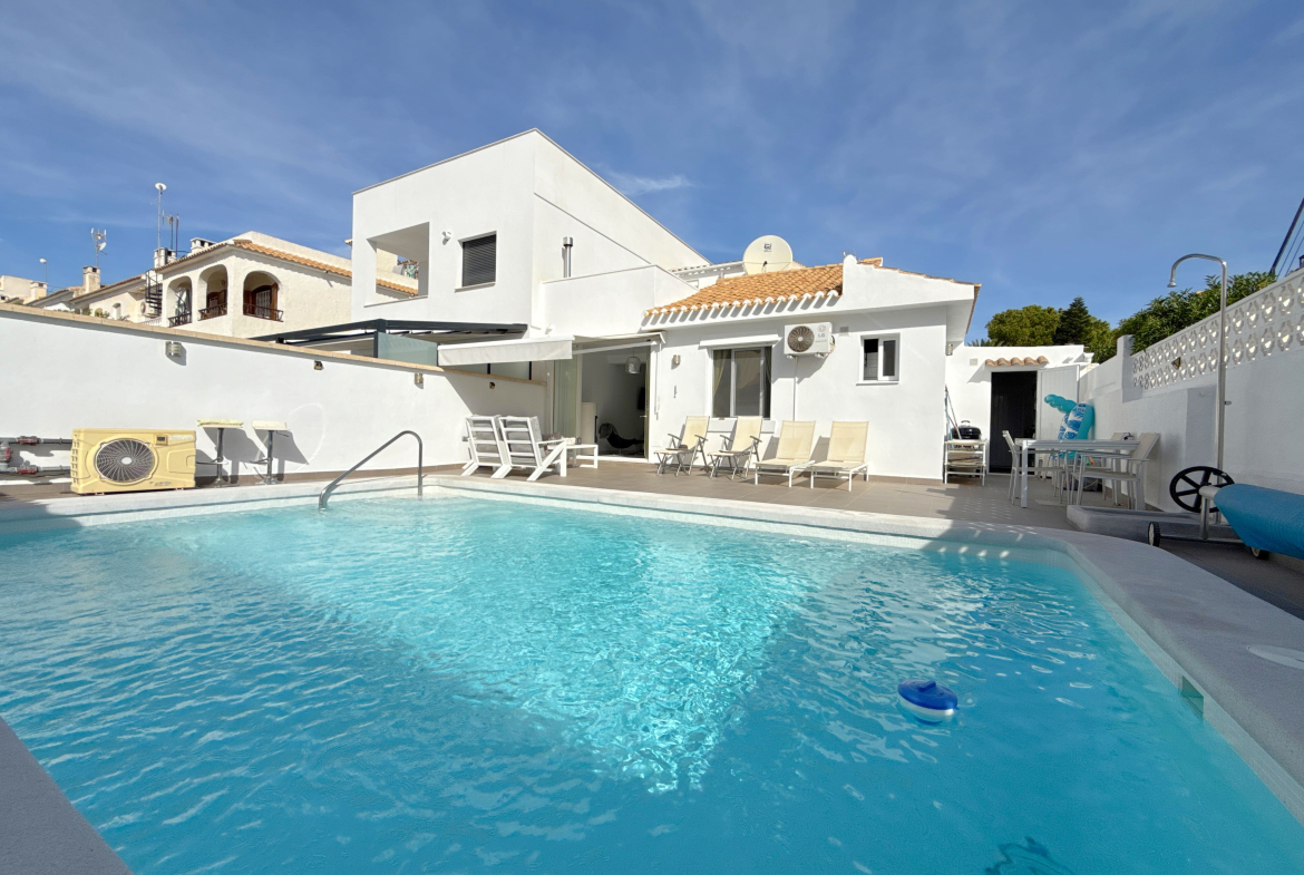Villa in La Zenia - view 1