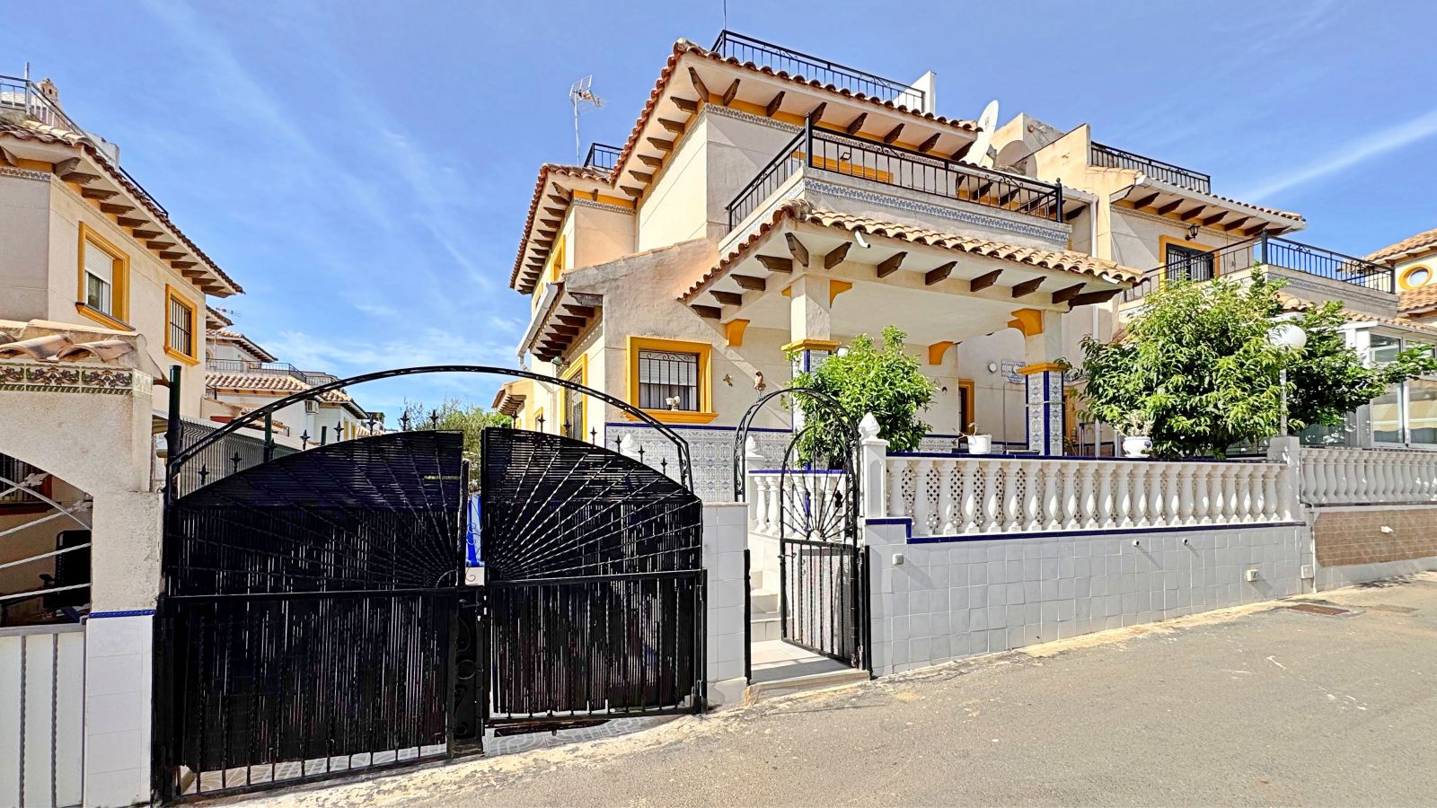 House in Urbanizacion los Balcones - view 1