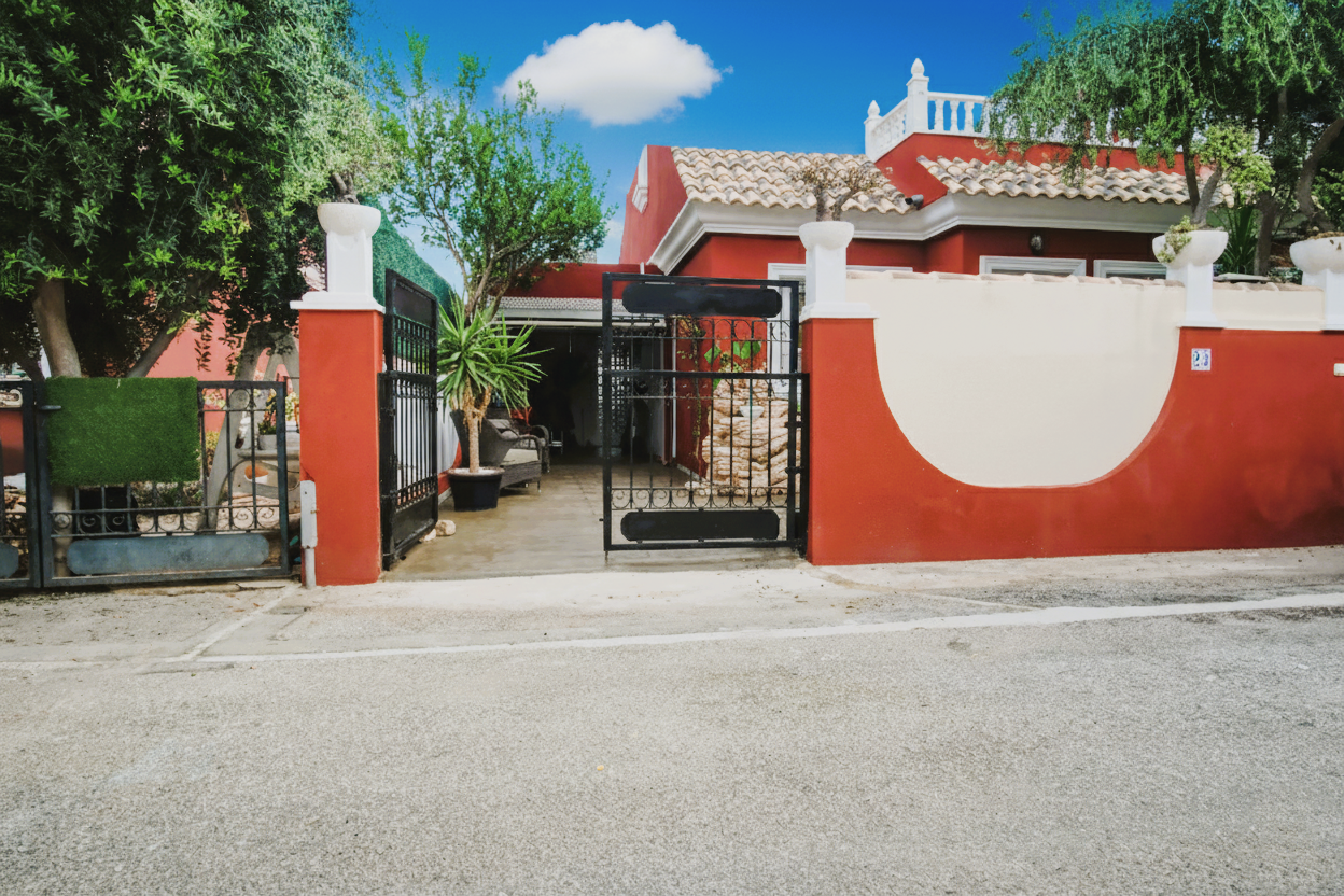 Villa in Urbanizacion los Balcones - view 1