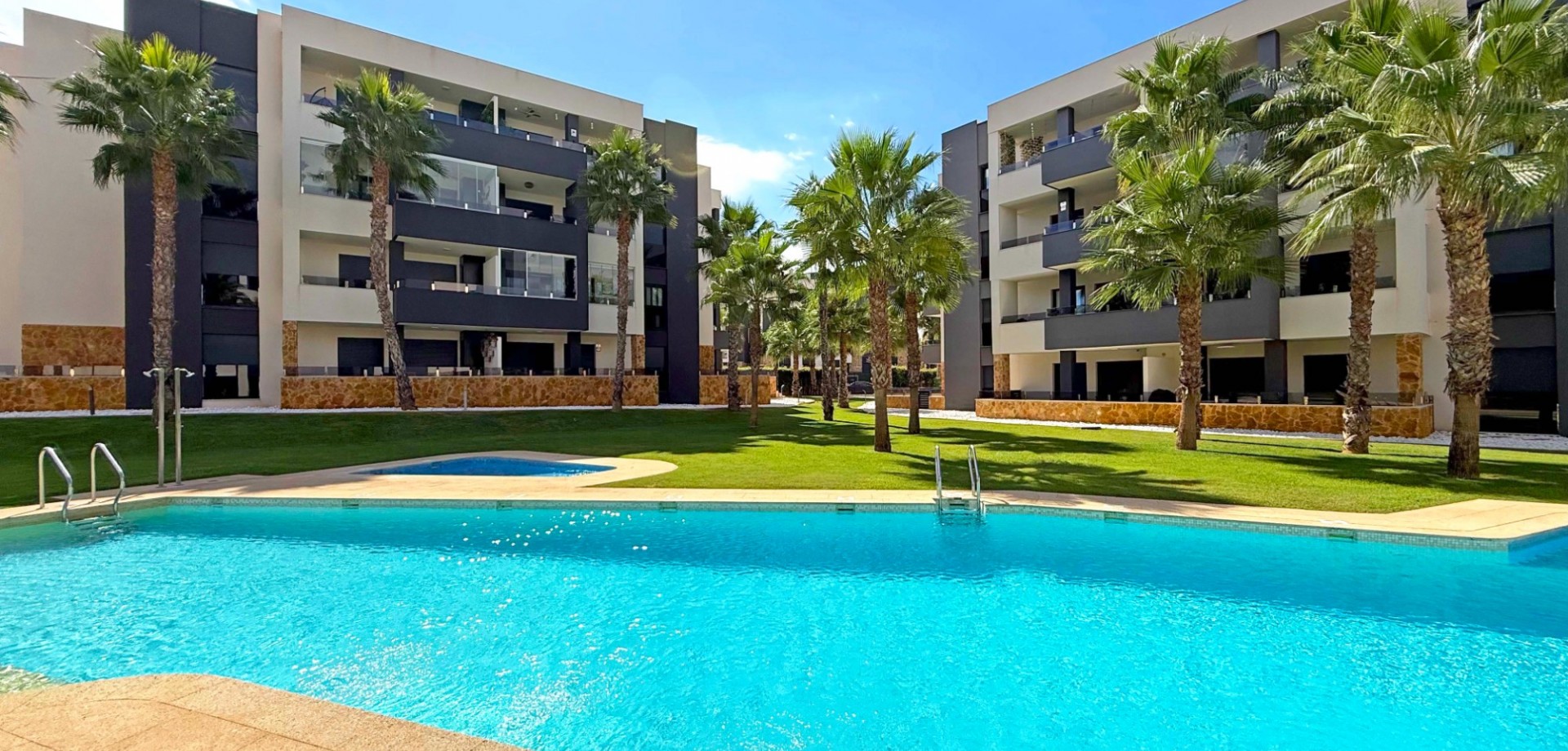 Apartment in Villamartin - view 1