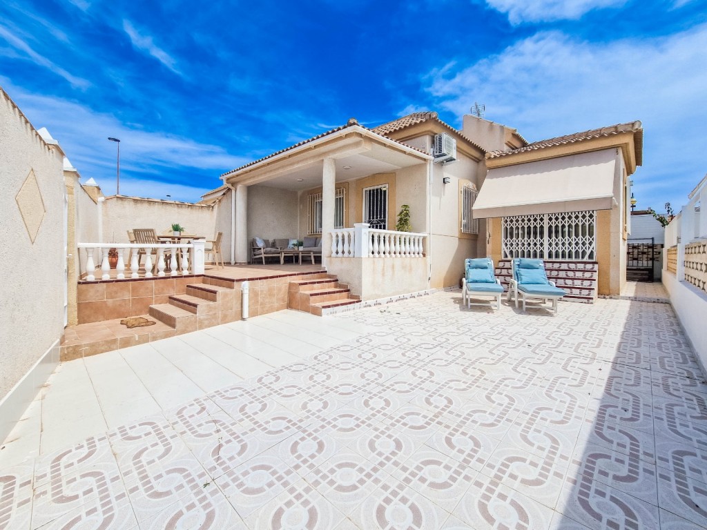 Villa in Torrevieja - view 1