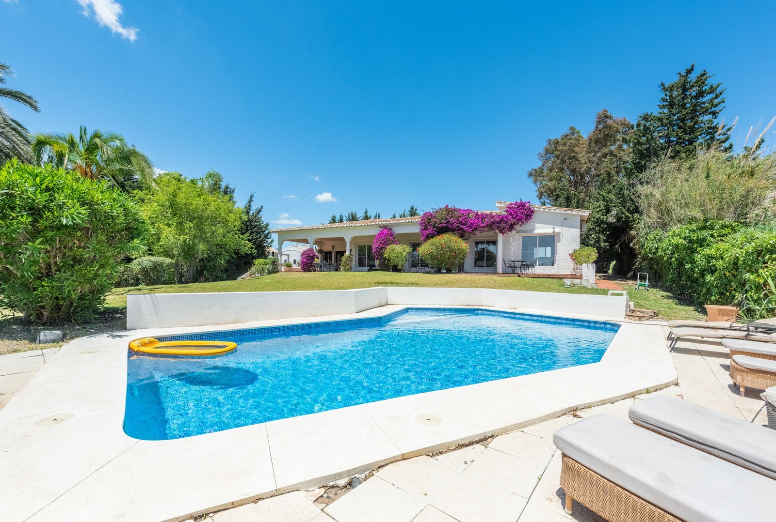 Villa in La Atalaya - view 1