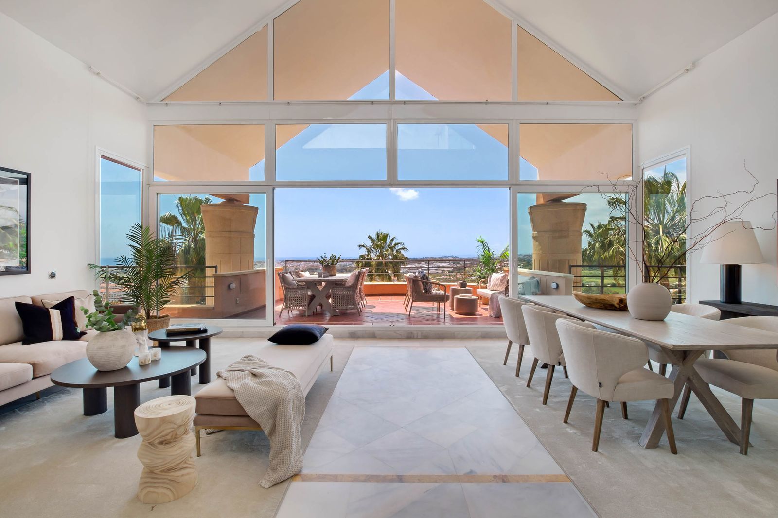 House in Marbella Del Este - view 1