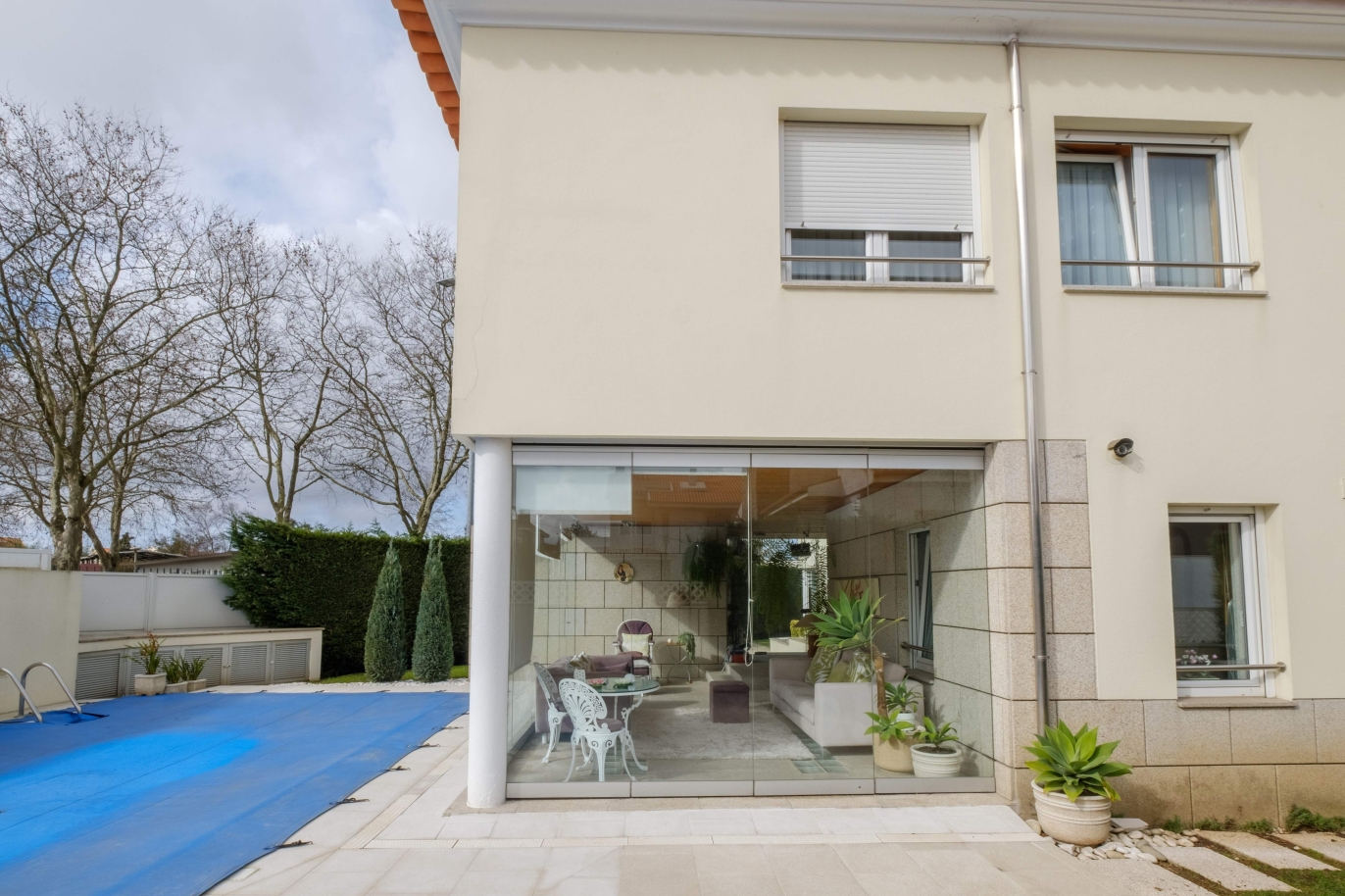 House in Vila Nova de Gaia (Santa Marinha) - view 1