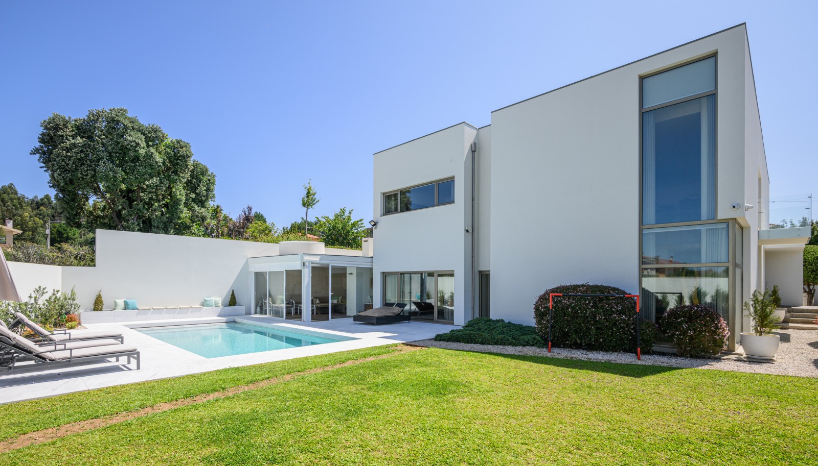 House in Vila Nova de Gaia (Santa Marinha) - view 1