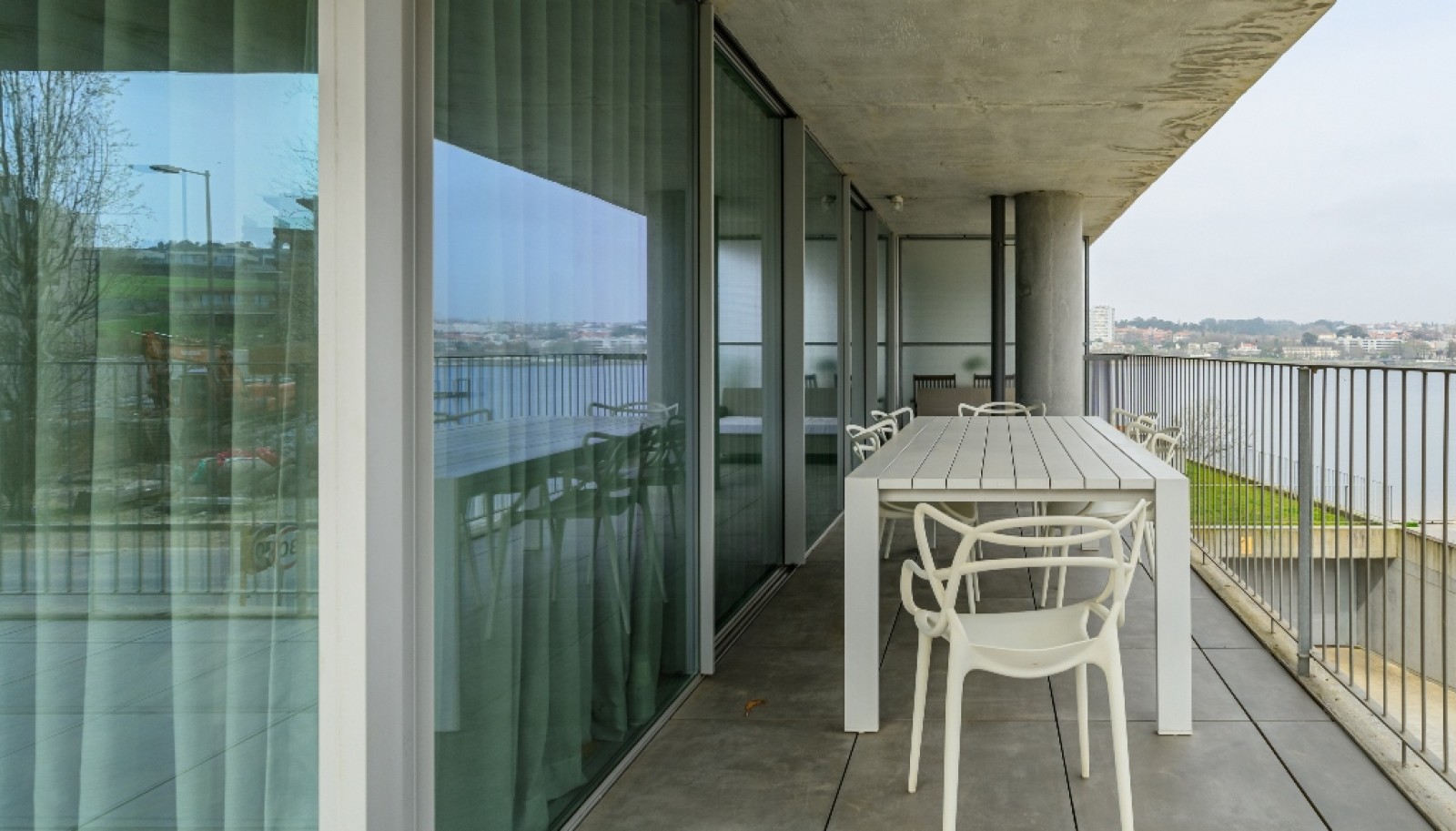 House in Vila Nova de Gaia (Santa Marinha) - view 1