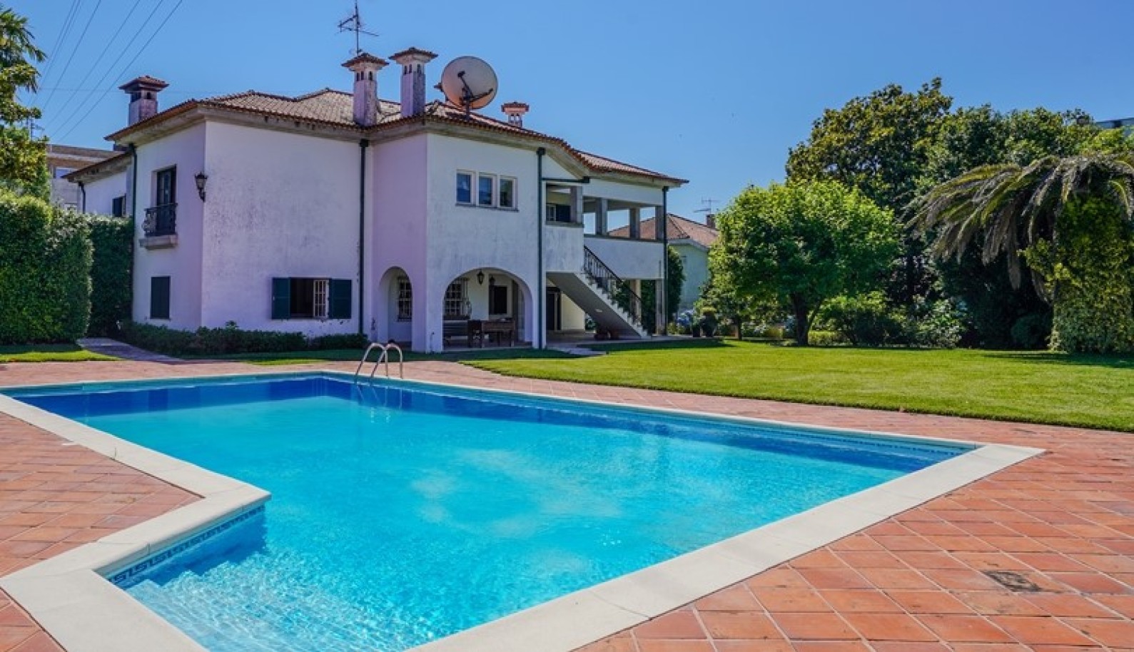 House in Gaviao - view 1