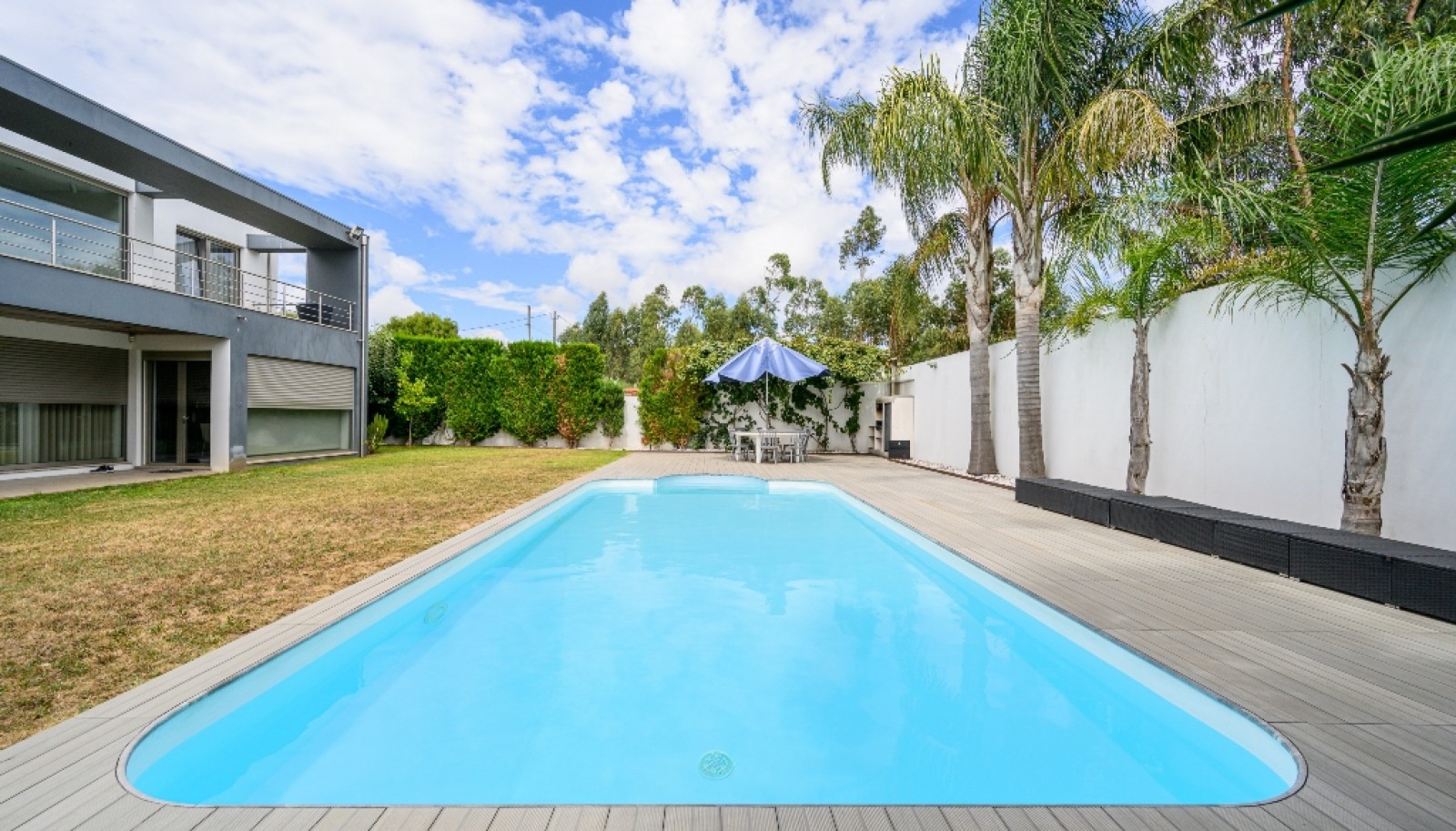 House in Milheiros - view 1